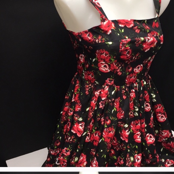 Romeo & Juliet Couture: Floral Fit & Flare Dress - Picture 2 of 7